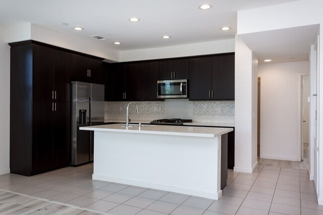 Building Photo - Beautiful Townhome at Millenia in Otay Ranch!