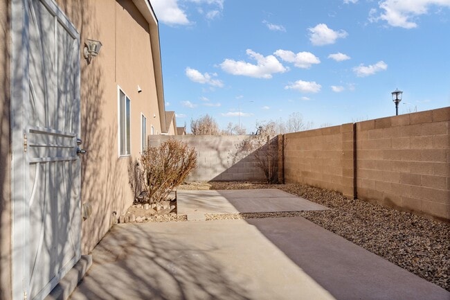 Building Photo - 11040 Vistazo Pl SE