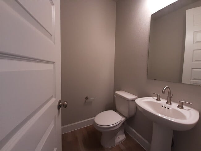 Building Photo - 7575 Pemberley Ct