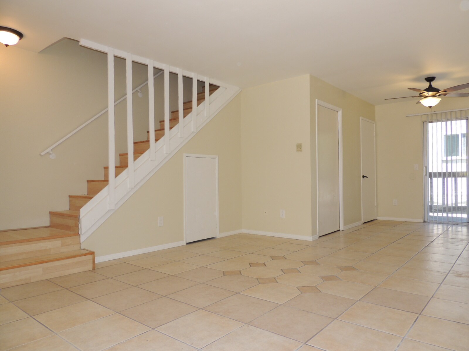 Building Photo - 1127 D Ave