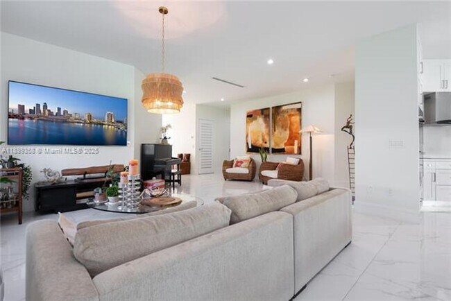 Building Photo - 17320 SW 92nd Ct