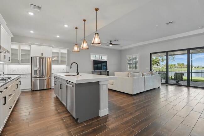 Building Photo - 5366 Santa Rosa Ln
