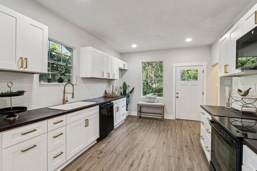 Building Photo - 1119 W Huisache Ave