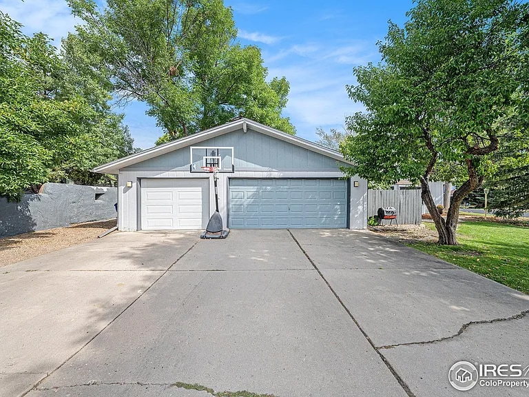 Building Photo - 7705 Allott Ave