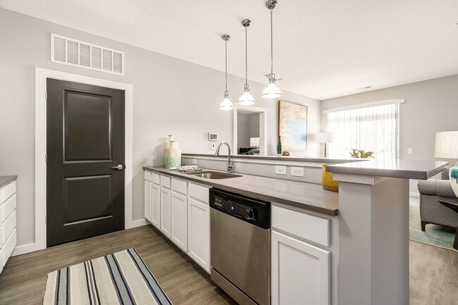 Interior Photo - Powell Crossing