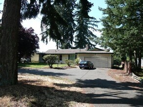 Building Photo - Nice 3 Bedroom Rambler In the Parkland/Spanaway Area!
