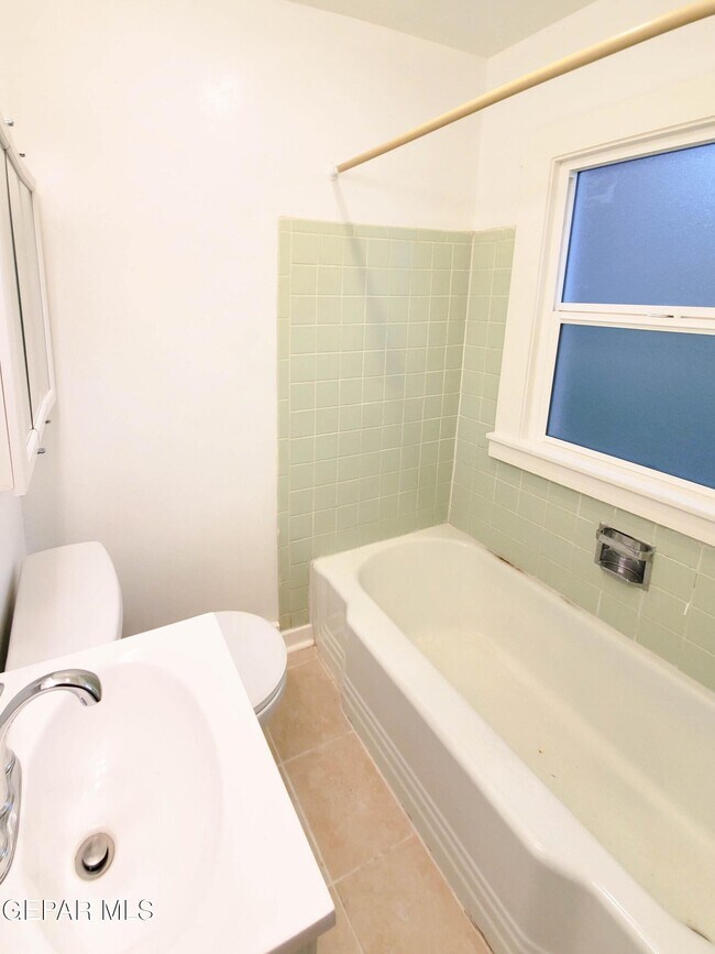 Building Photo - 2809 Wheeling Ave