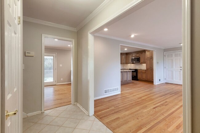 Building Photo - Very Spacious 4bd/3.5ba Brookhaven Home w/ 2 Car Garage and Fenced-In Backyard!!