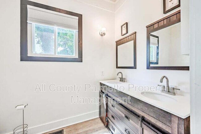 Building Photo - 341 Sumter St
