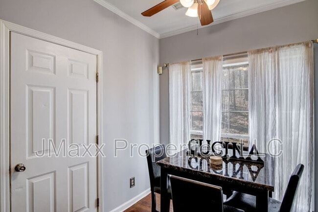 Building Photo - 4021 Melvin Dr SW