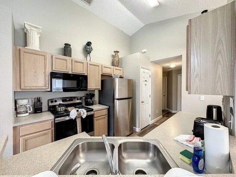 Building Photo - 2620 Emerald Island Blvd