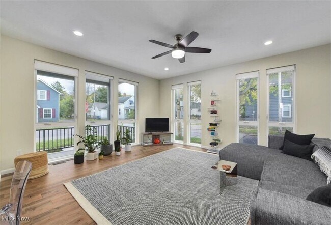 Building Photo - 1926 W 52nd St