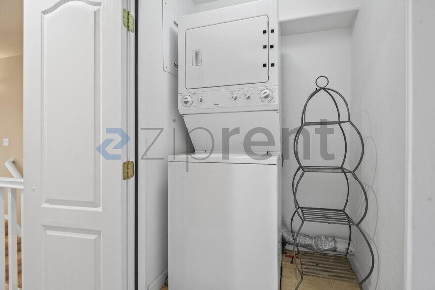 Building Photo - 20 Ashford Pl