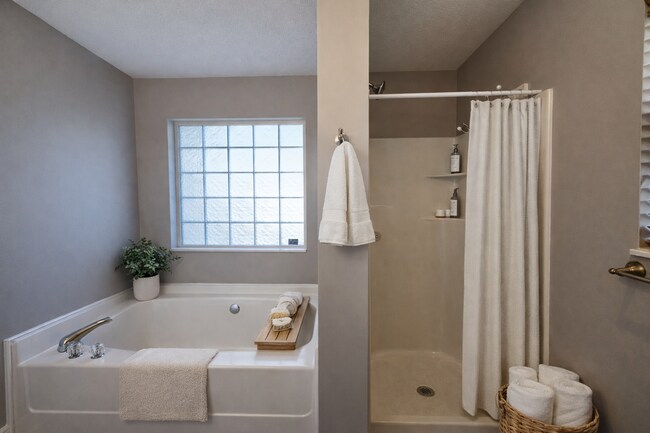 Building Photo - $1795 - 3 Beds 2 Baths + Bonus Room