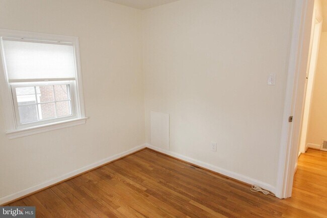 Building Photo - 1419 N Longfellow St