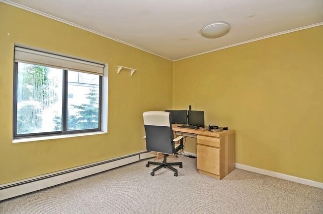 Building Photo - 27 Alpine St