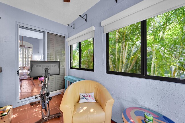 Building Photo - 2922 Port Royale Ln S