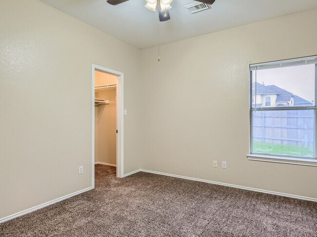 Building Photo - 2858 Southampton Way