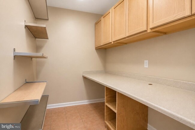 Building Photo - 15 English Oak Cir
