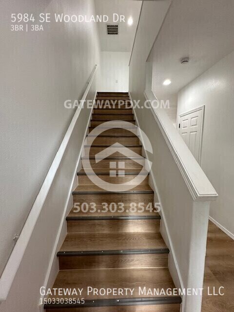 Building Photo - 5984 SE Woodland Dr