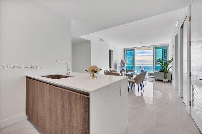 Building Photo - 17550 Collins Ave