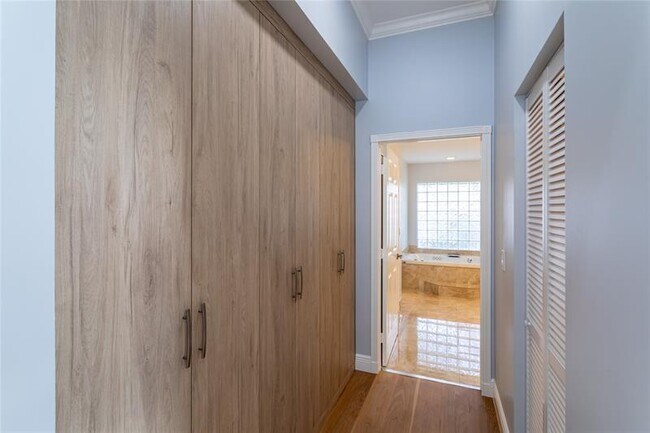Building Photo - 15683 Cypress Park Dr