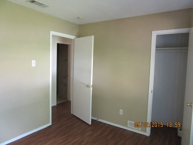 Building Photo - 1604 White Oak Ct