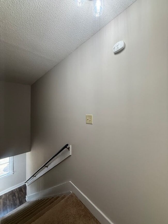 Building Photo - 118-122