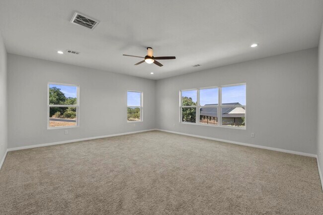 Building Photo - 105 Out Yonder