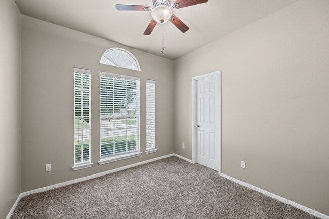 Building Photo - Move-In Ready! 3 Bed, 2Ba Home in Westfiel...