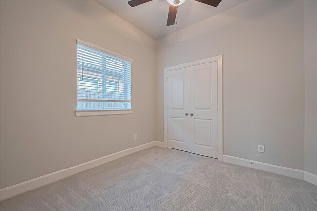 Building Photo - 231 Amaranth Wy