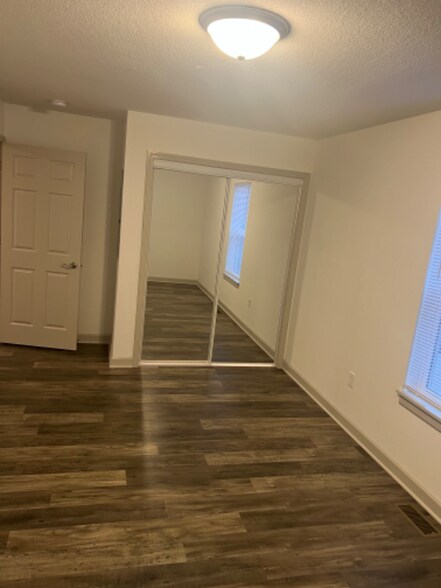 Building Photo - 455 Stewart Ct