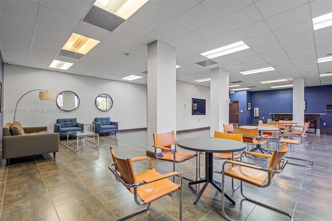 Building Photo - 3375 N Country Club Dr