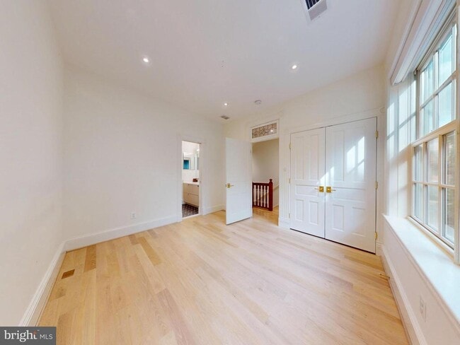 Building Photo - 1808 Riggs Pl NW