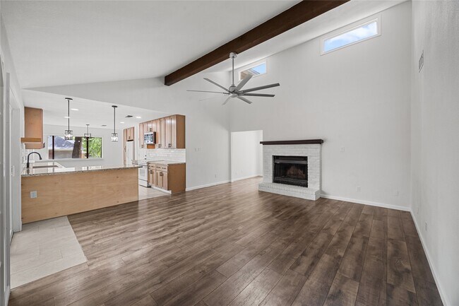 Building Photo - 431 Evergreen Dr