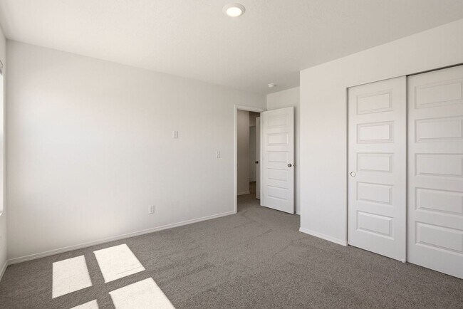 Building Photo - Beautiful 4 bedroom home in Liberty Lake! Move in Ready!