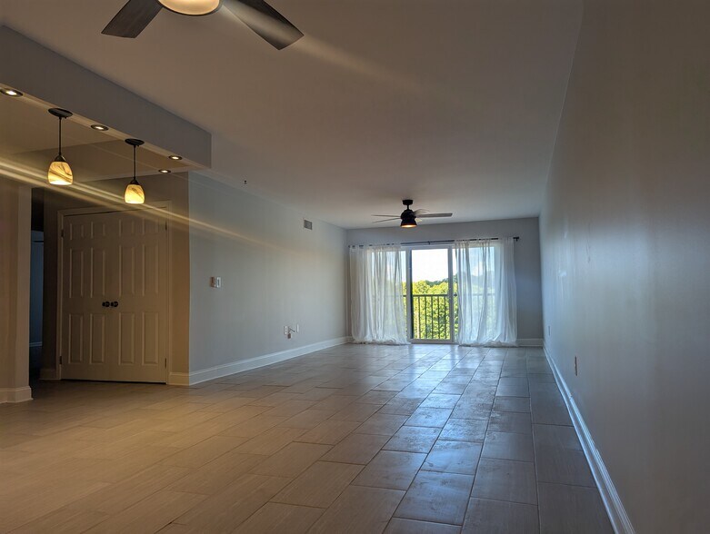 Living room - 200 Sanders Ferry Rd