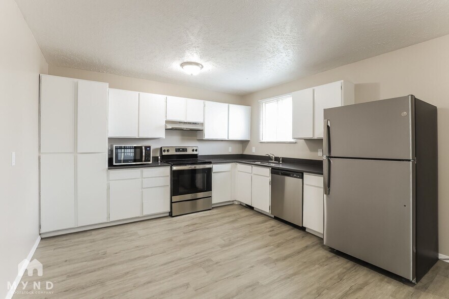 Building Photo - 2460 Woodthrush Dr