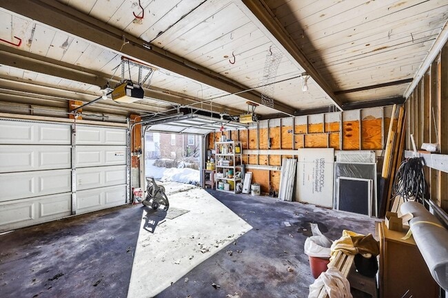 Building Photo - 514 W Lakeside St