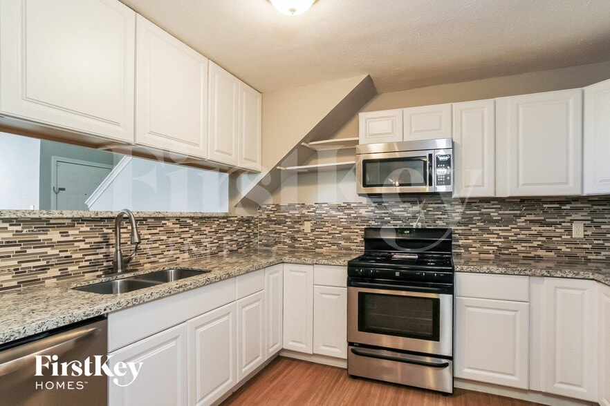 Building Photo - 5406 Carousel Cir