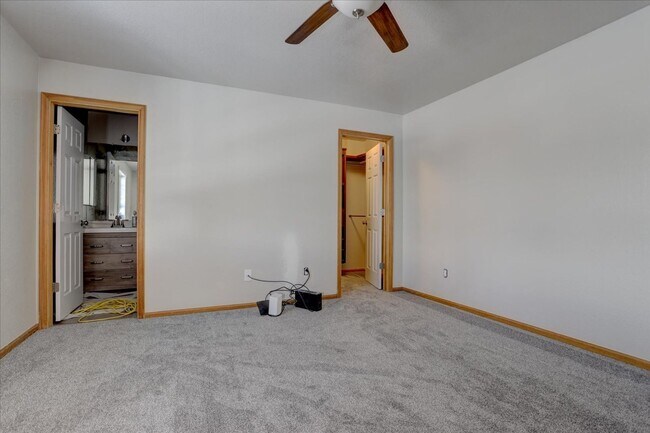 Building Photo - Updated 3bed/2bath on private culdesac in Thornton!!