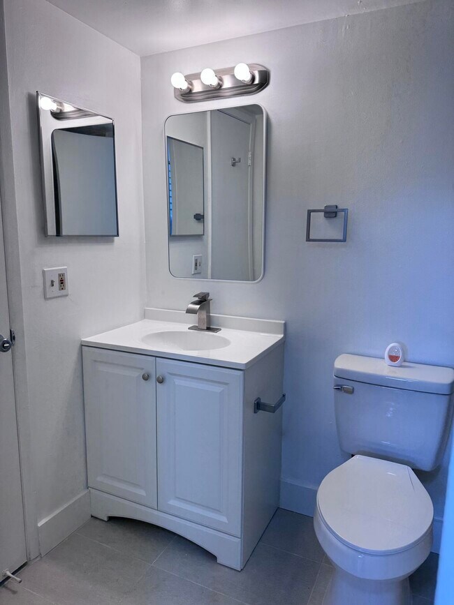 Building Photo - 9968 Nob Hill Ln