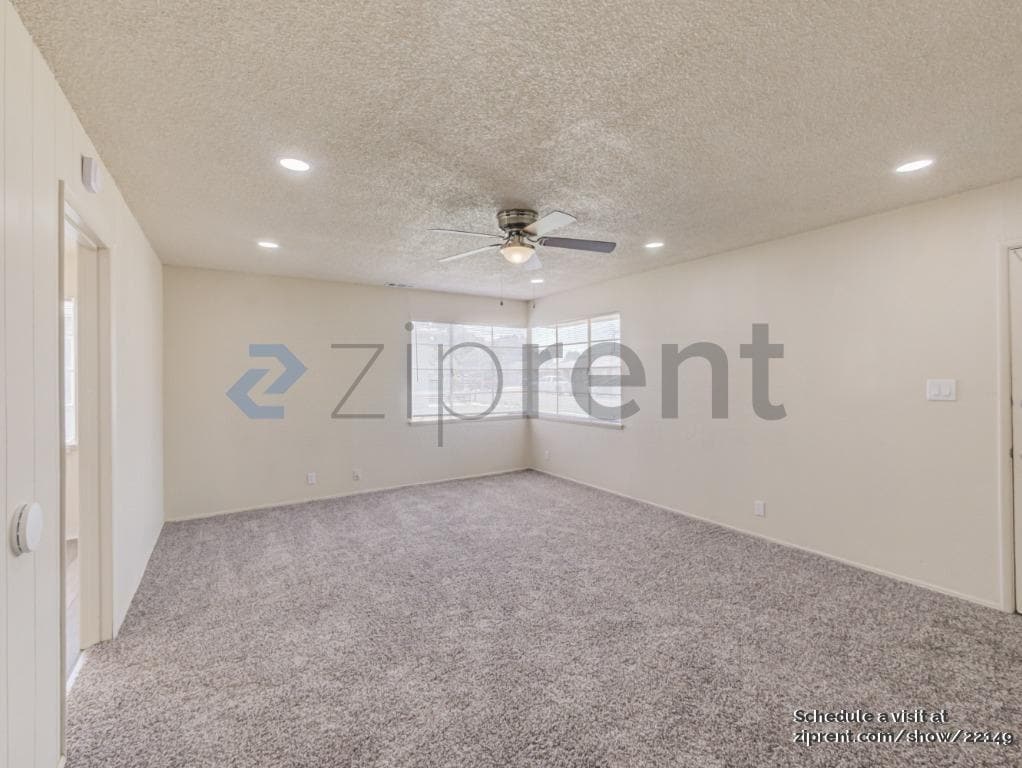 Building Photo - 1335 E Brown Ave