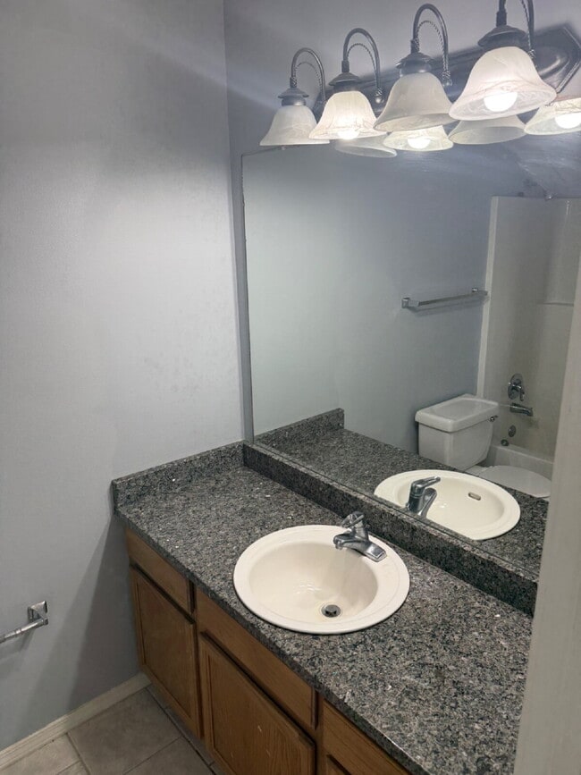 Building Photo - "Charming 3-Bed, 2-Bath Home with 1,368 Sq Ft of Comfort on Tradition Avenue!"