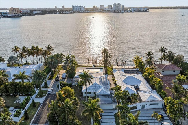 Building Photo - 1101 S Shore Dr
