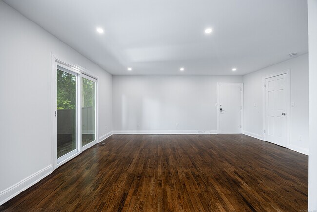 Building Photo - 516 Vincelette St