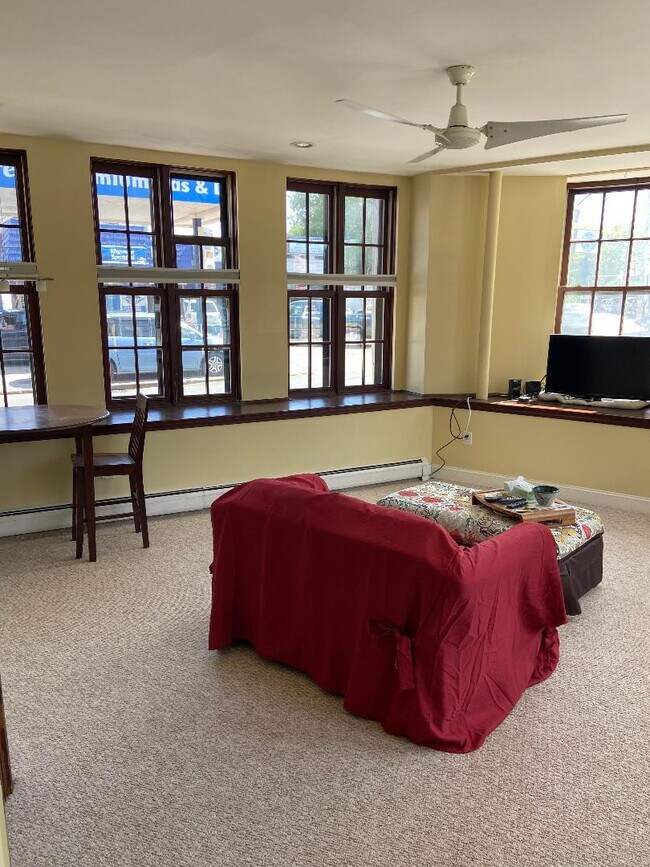 Building Photo - 157 Winnisimmet St