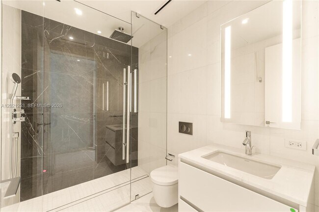 Building Photo - 300 Biscayne Blvd Way