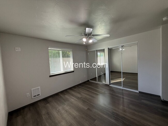 Building Photo - Valley 3 bed 1.5 bath