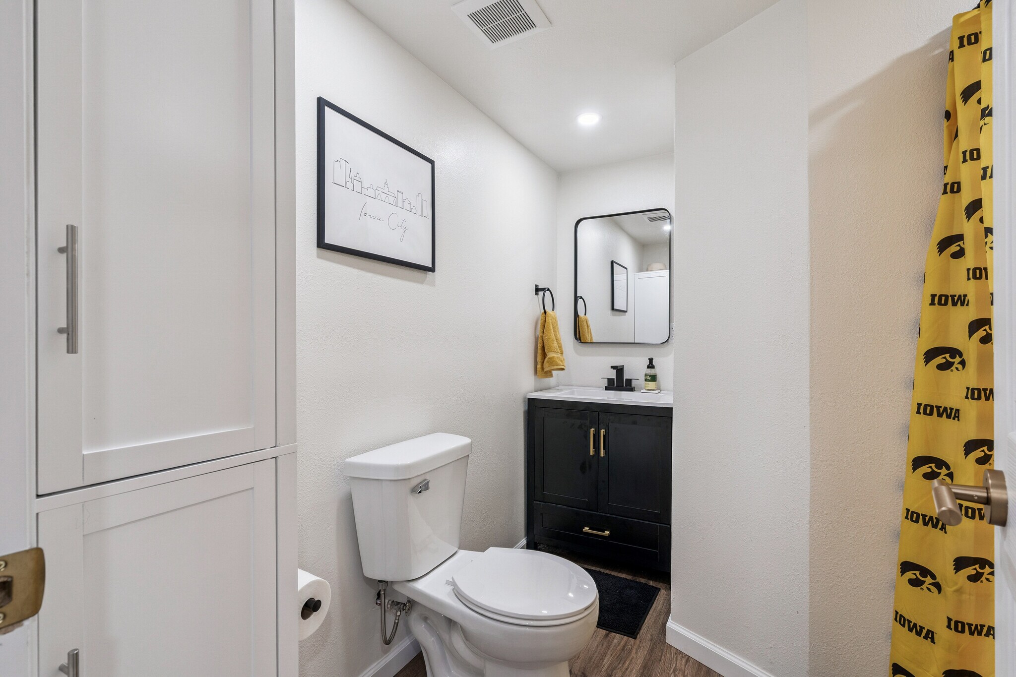 Building Photo - 1219 Oakcrest St